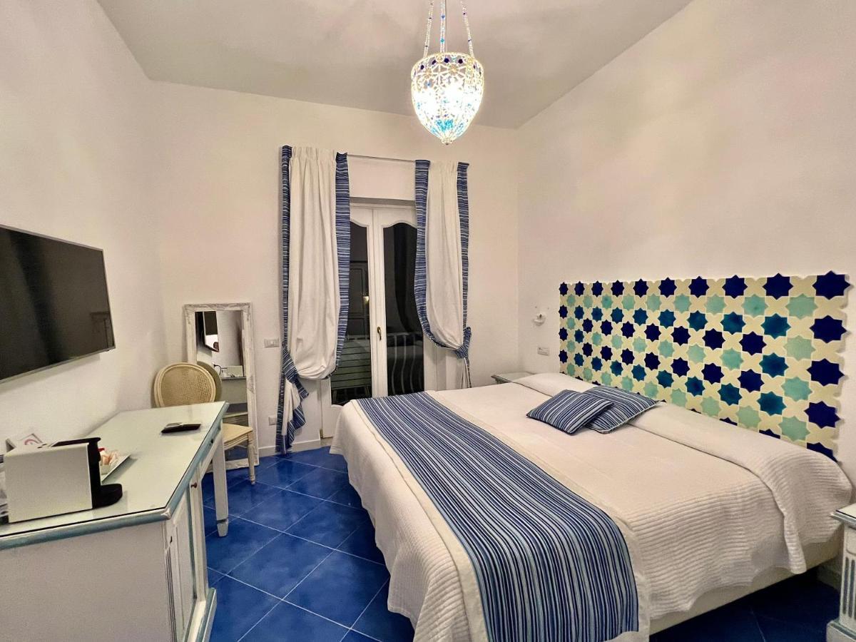 Hotel Villa Delle Palme In Позитано Екстериор снимка