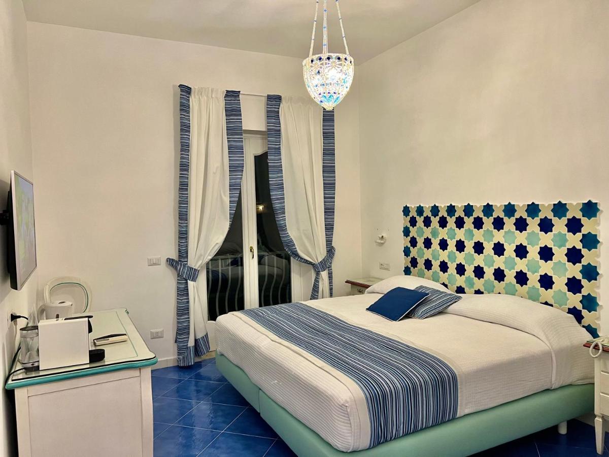 Hotel Villa Delle Palme In Позитано Екстериор снимка