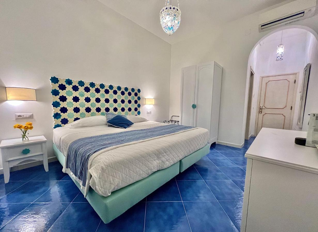 Hotel Villa Delle Palme In Позитано Екстериор снимка
